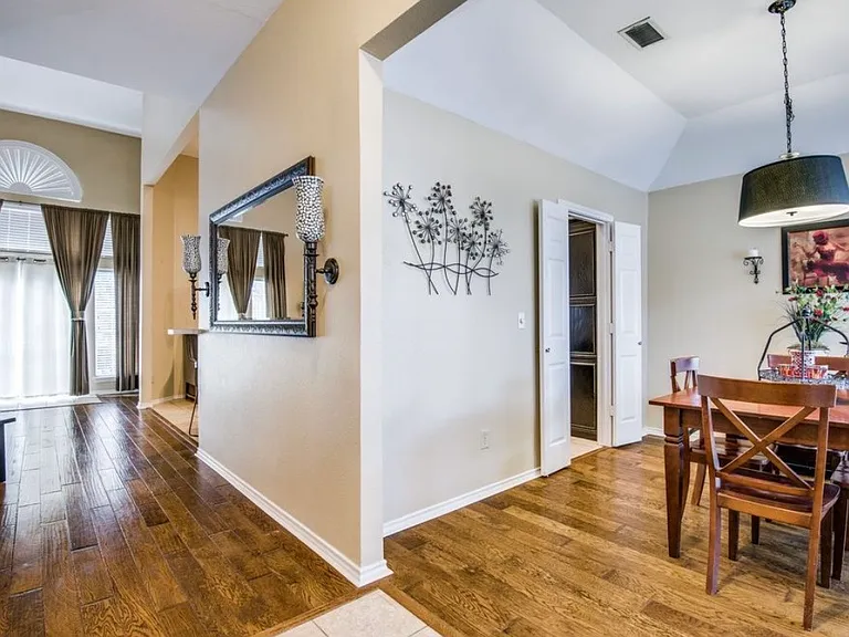 5025 Bryn Mawr Dr — Photo 3