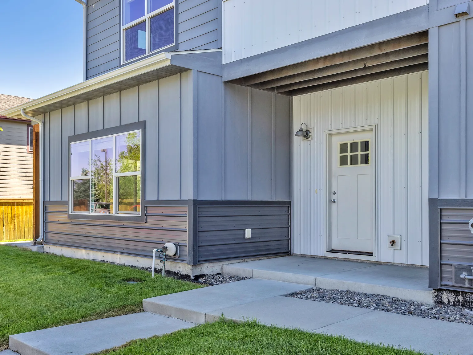 3 bed, 2.5 bath, 1980 sqft, $3,300 — Photo 3