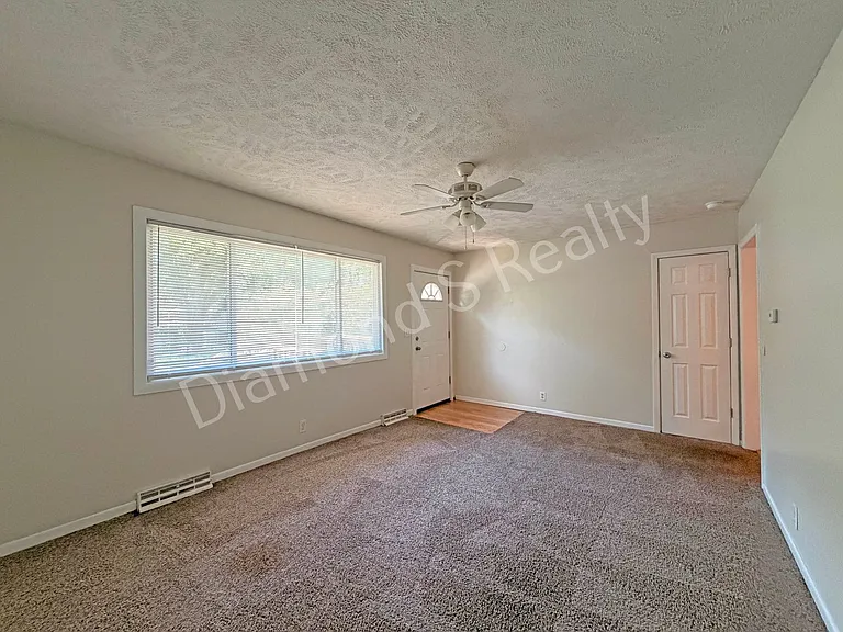 2930 E Lolo Trl — Photo 3