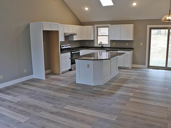 2nd image of 610 Daffodil Dr