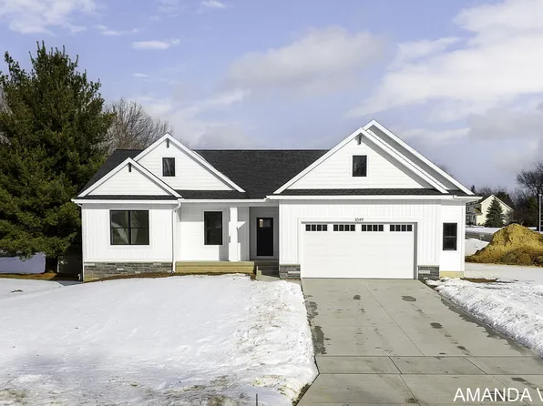 1049 N Meadow Dr SW, Byron Center, MI 49315
