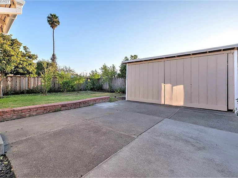 14571 Juniper St — Photo 11