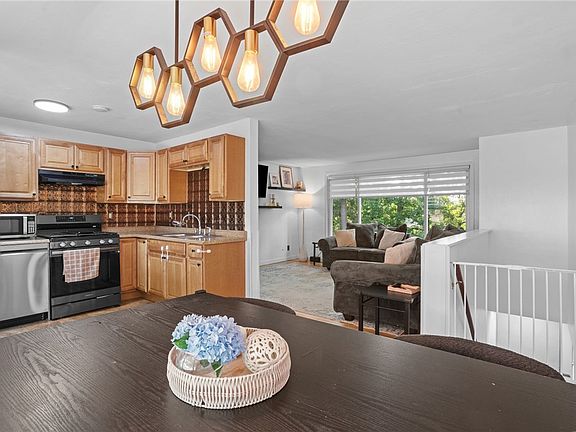 4th image of 275 Lilac Dr