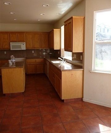 4th image of 888 Meadow View Dr