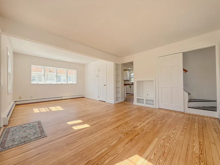 23 Garden City Ave — Photo 5
