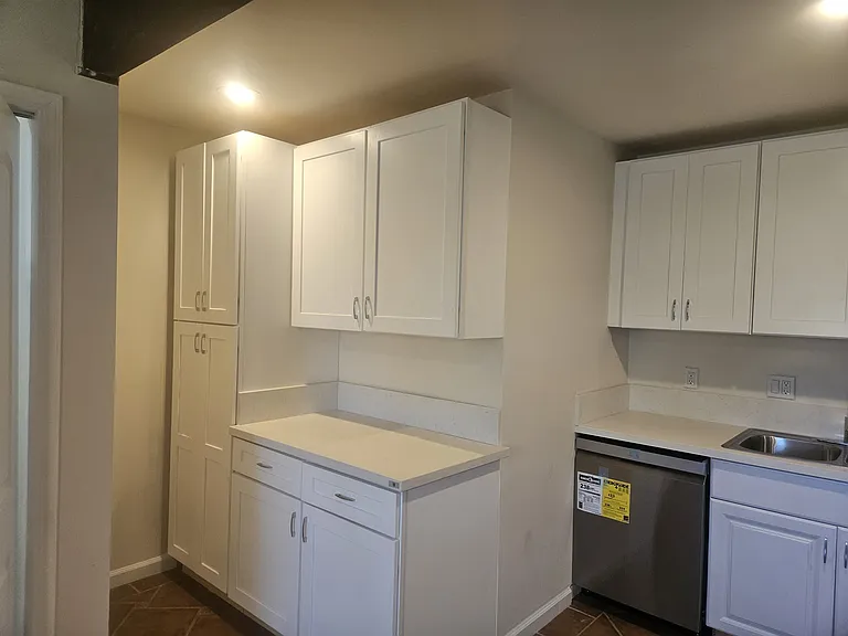 260 Mission Dr #1/2 — Photo 2