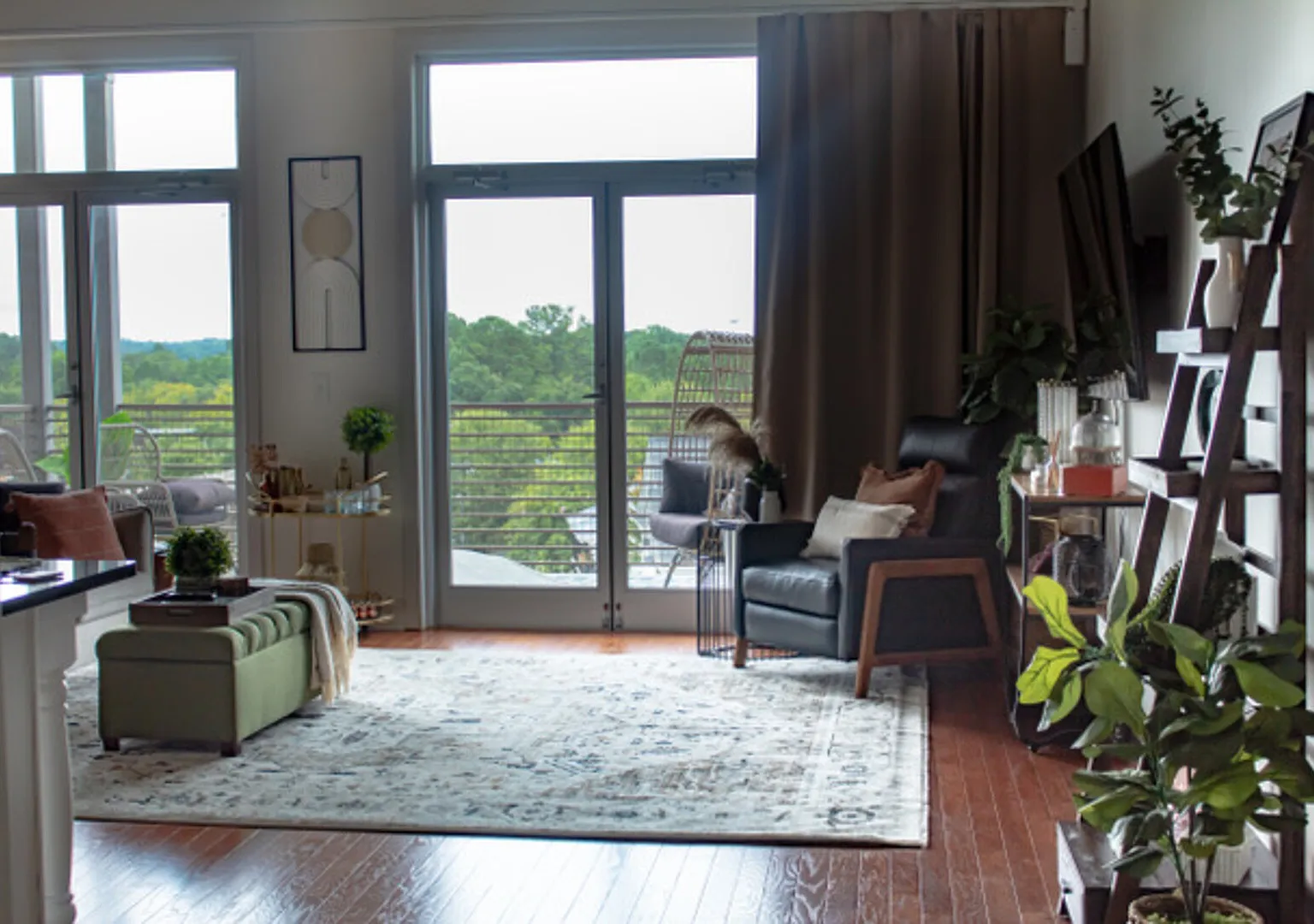 Downtown Woodstock Condo — Photo 3