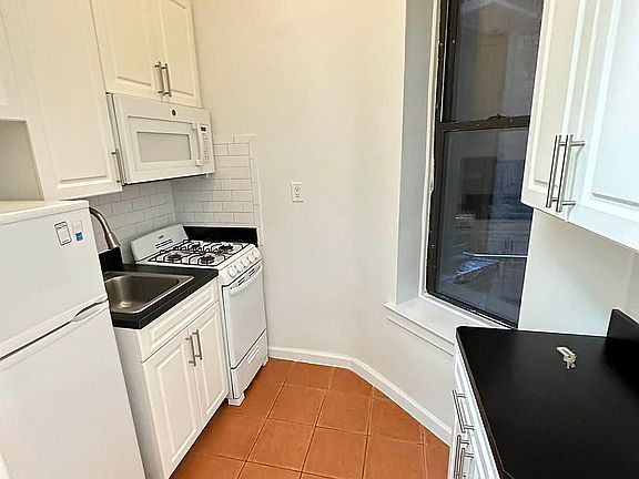 3rd image of 317 E 90th St #104