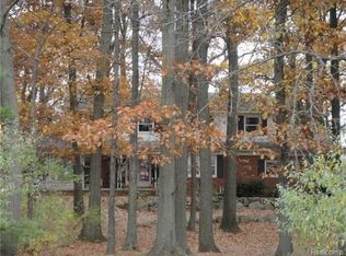 460 N Latson Rd, Howell, MI 48843