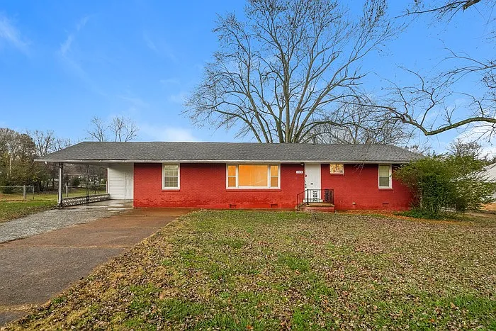 223 Rebecca Ln — Photo 1