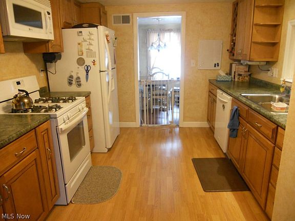 2nd image of 160 Republic Ave NW