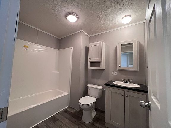 3rd image of 2402 Catalpa St #98