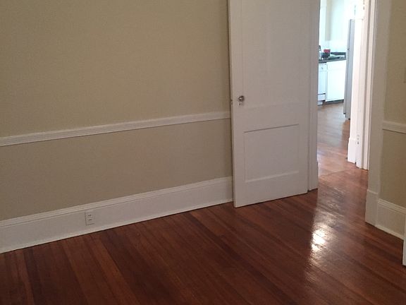5th image of 824 W Rowan St