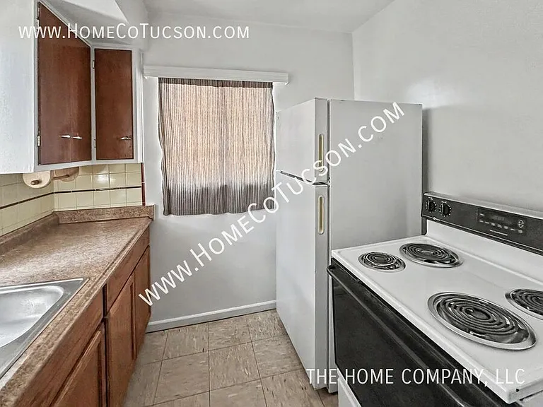 4531 E 8th St — Photo 6