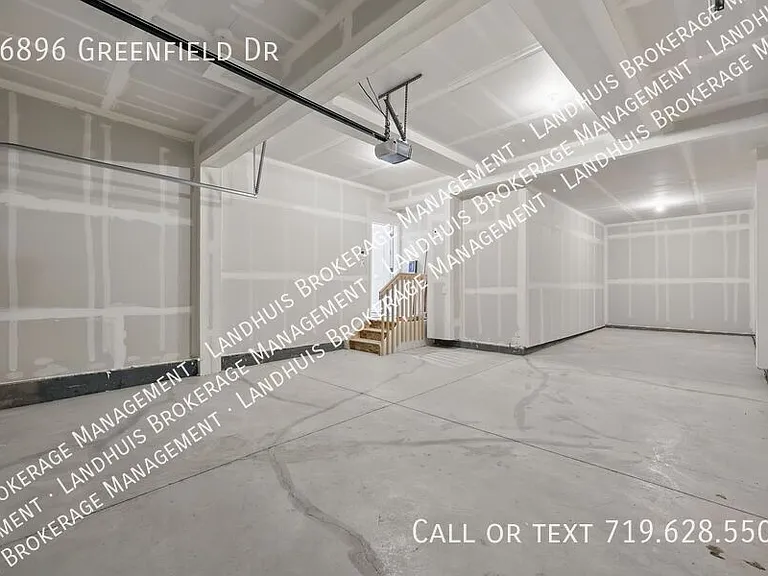 16896 Greenfield Dr — Photo 28