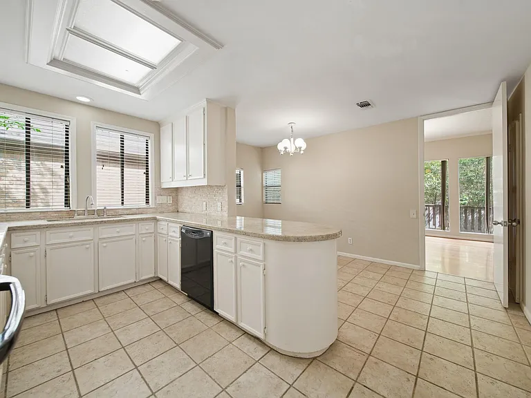 130 Sugarberry Cir — Photo 15