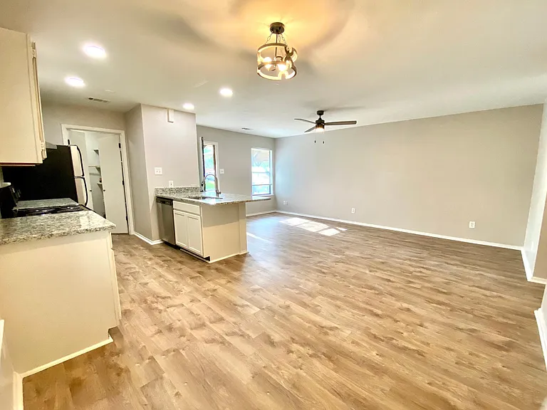 2815 Frazier Ave — Photo 4