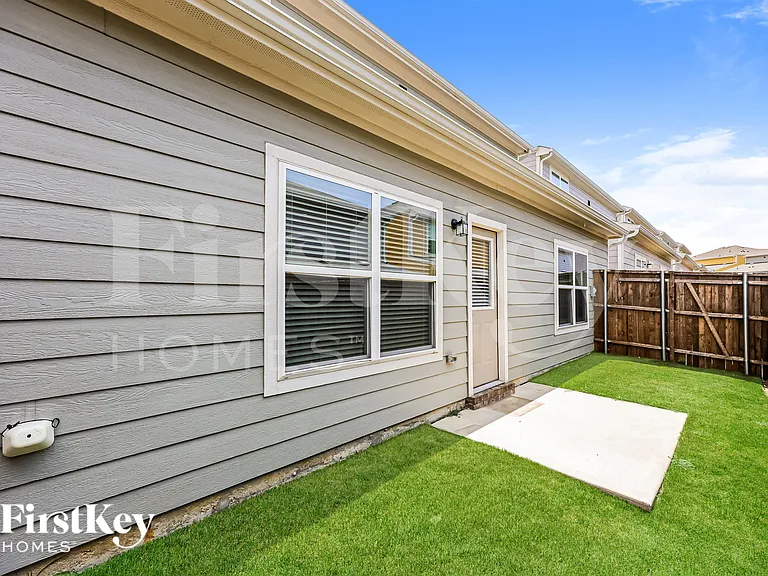 325 Niki Dr — Photo 18