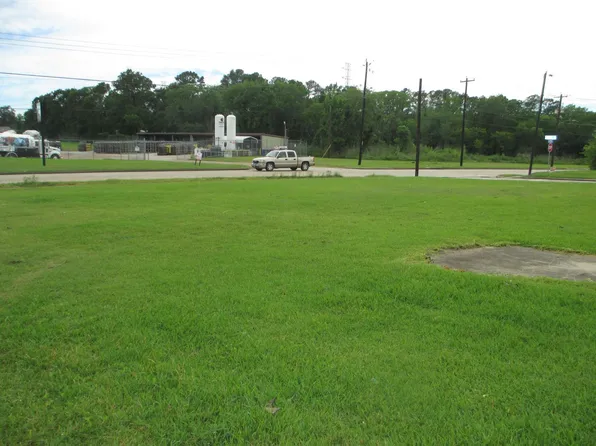 1008 W Main St, Baytown, TX 77520