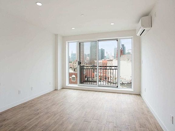 3rd image of 1044 Jackson Ave #3