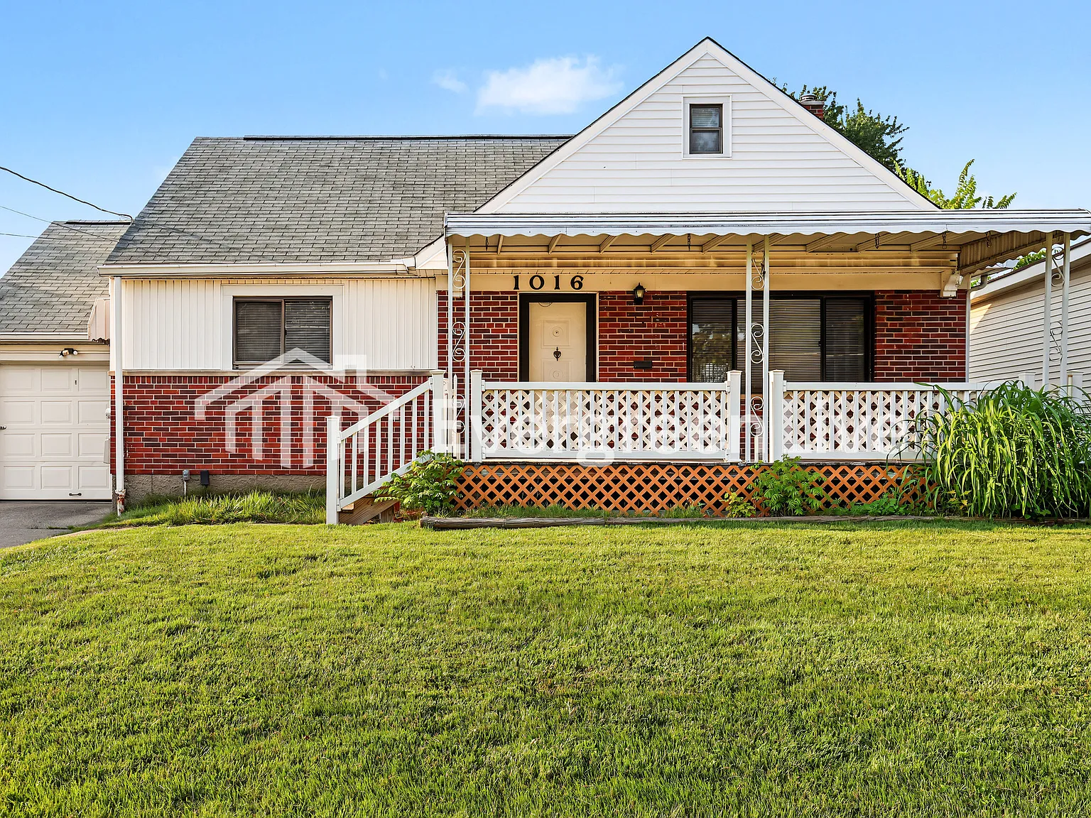 3 bed, 1.0 bath, 884 sqft, $1,495 — Photo 1