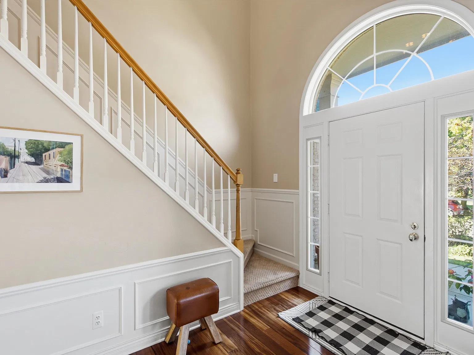 4 bed, 2.5 bath, 2585 sqft, $3,200 — Photo 2