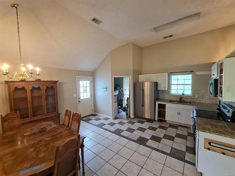 123 Meadowview Dr — Photo 6