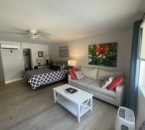 5th image of 1508 Dolphin St #4