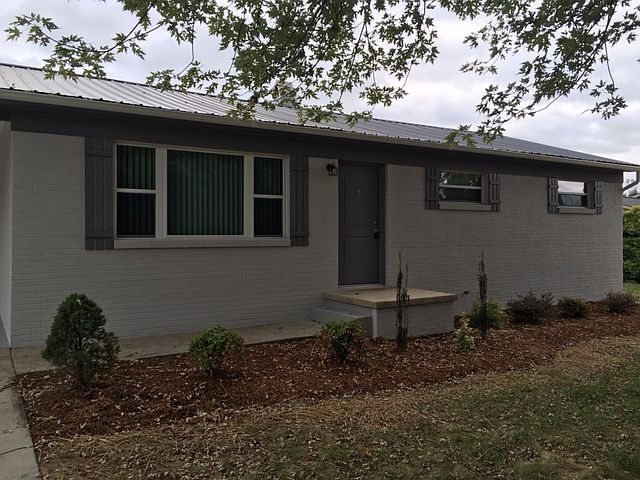 1st image of 2797 Twin Meadow Dr