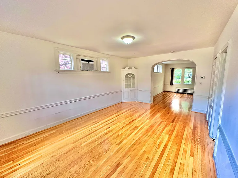 4422 Greenwich Pkwy NW — Photo 9