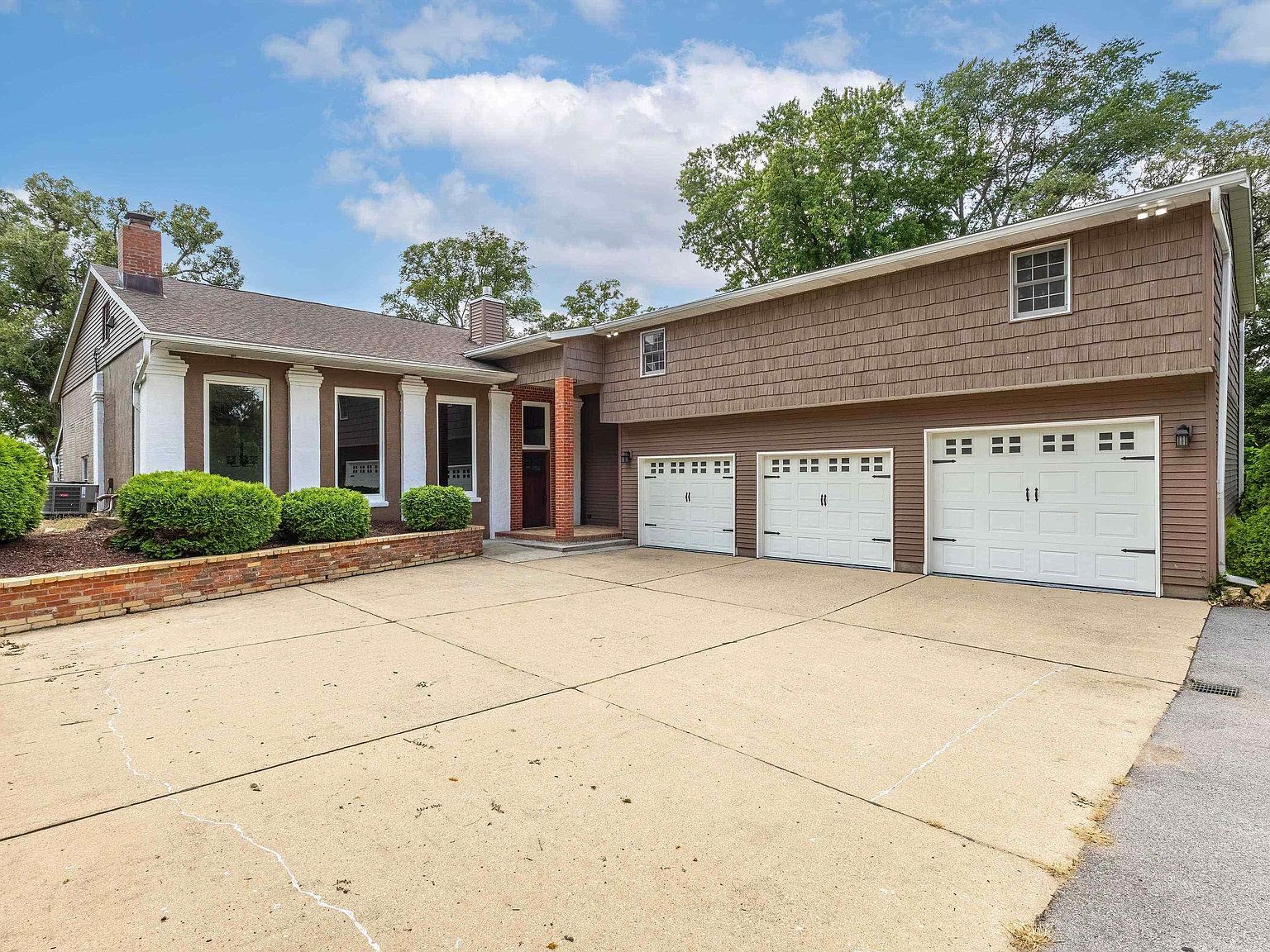 7216 Valley Dr, Bettendorf, IA 52722 MLS QC4254850 Zillow