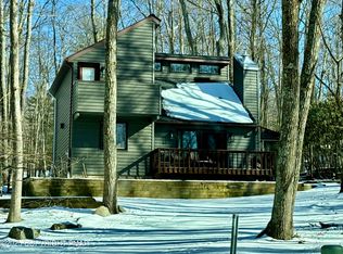 515 Hallowood Dr, East Stroudsburg, PA 18302