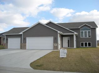 697 Meadowlark Cir, Dakota Dunes, SD 57049