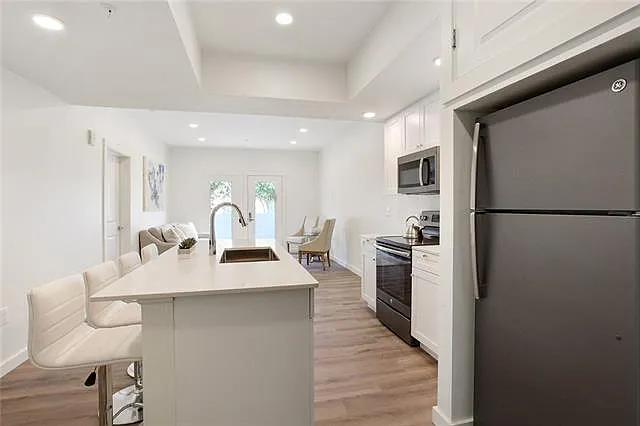 2 bed, 2.0 bath, 948 sqft, $2,000 — Photo 3