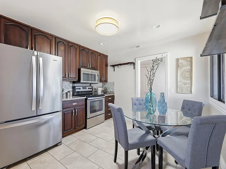 894 Orkney Ave — Photo 11