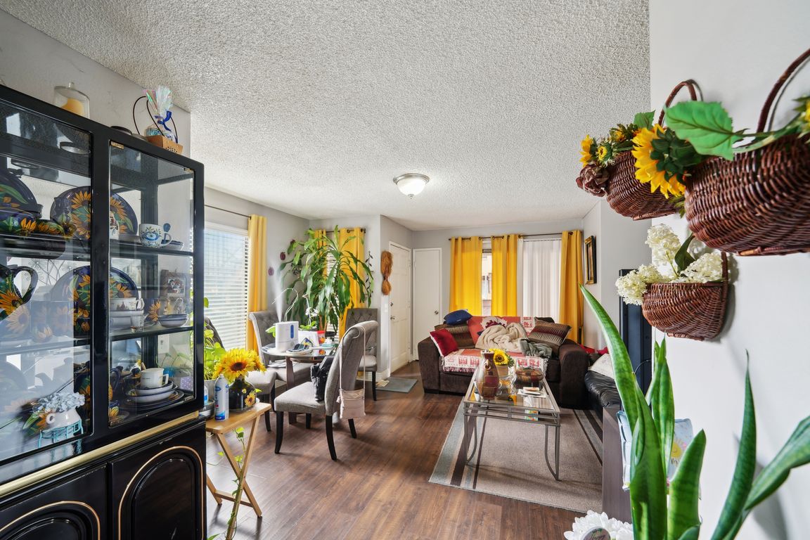 Newport Ave 23-007.jpg