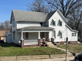 805 Harrison Ave, Charleston, IL 61920