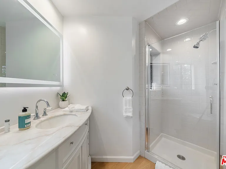 9305 Beverly Crest Dr — Photo 39