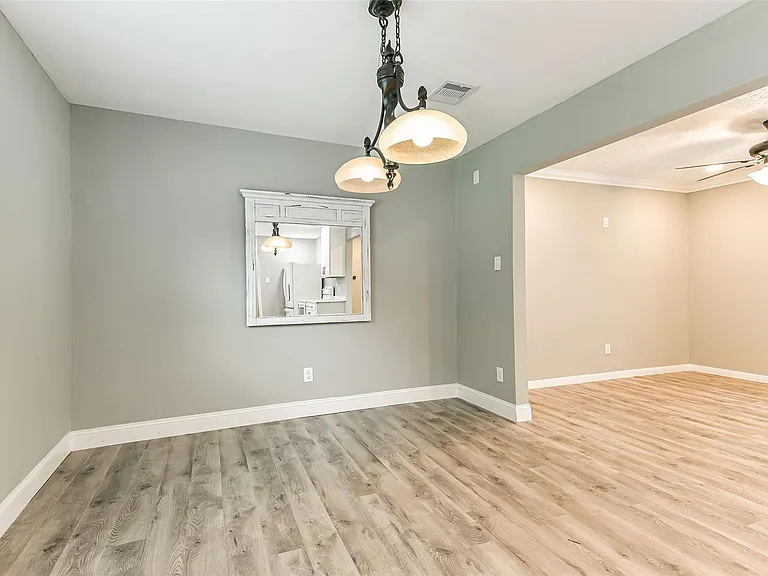 207 Woodvale Dr — Photo 11