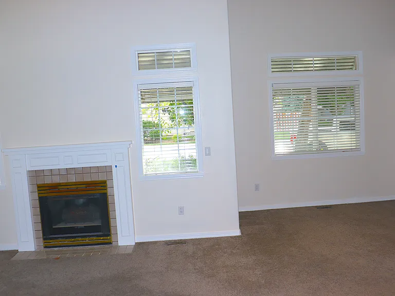 1328 E Hunter Dr — Photo 10