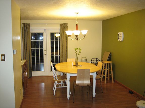 5th image of 1032 Barnsley Dr