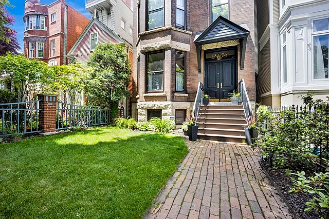 2458 N Burling St #1 — Photo 34