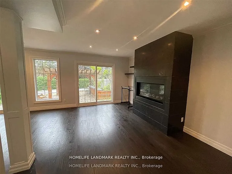 3 Padget Pl — Photo 6