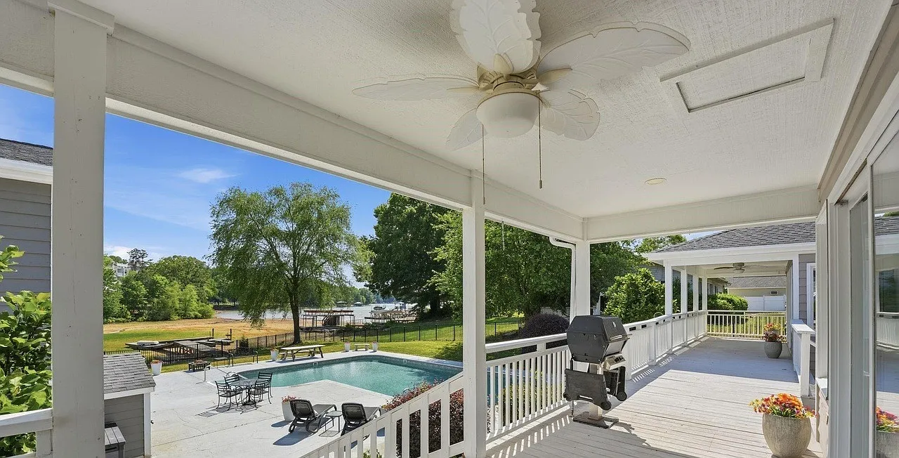3 bed, 2585 sqft, $3,295 — Photo 3