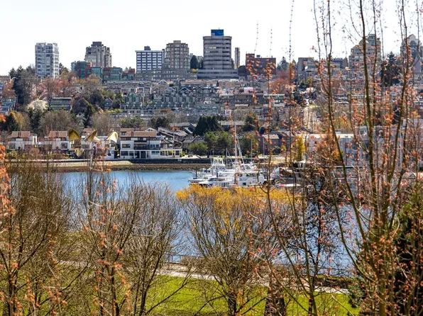 638 Beach Cres #301, Vancouver, BC V6Z 3H4