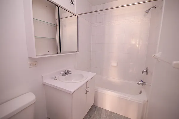 Rented by Batra Group Inc | media 16