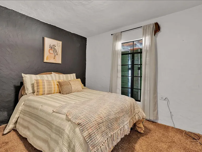 910 Headingly Ave NW — Photo 9