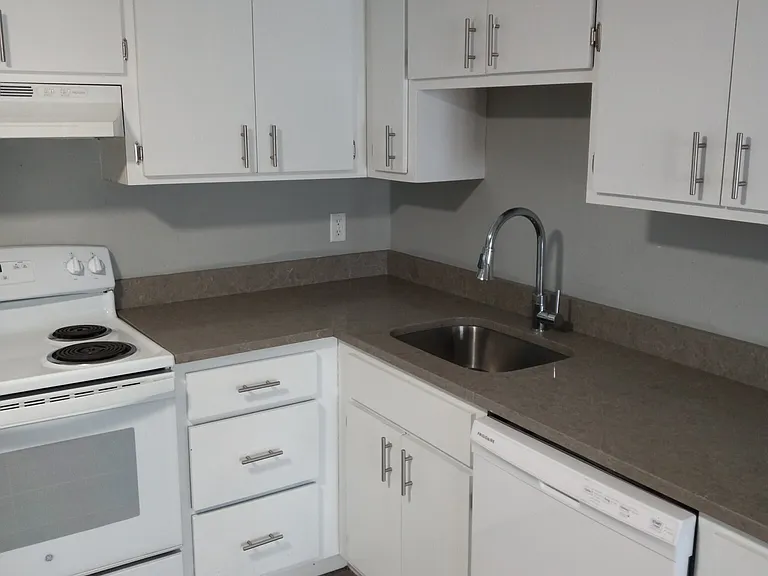 566 Washington St #1 — Photo 5