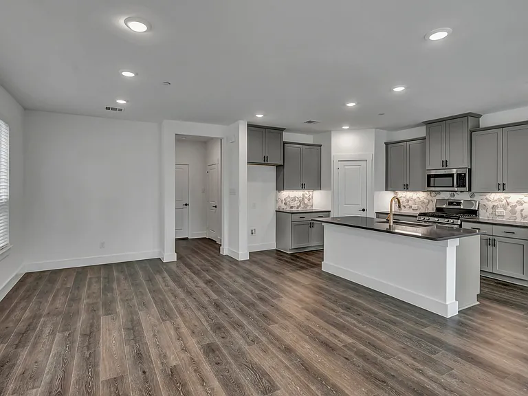 855 Lennox Dr — Photo 10
