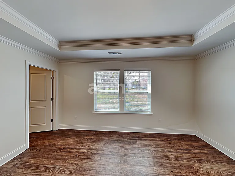 1360 Lomond Dr — Photo 10